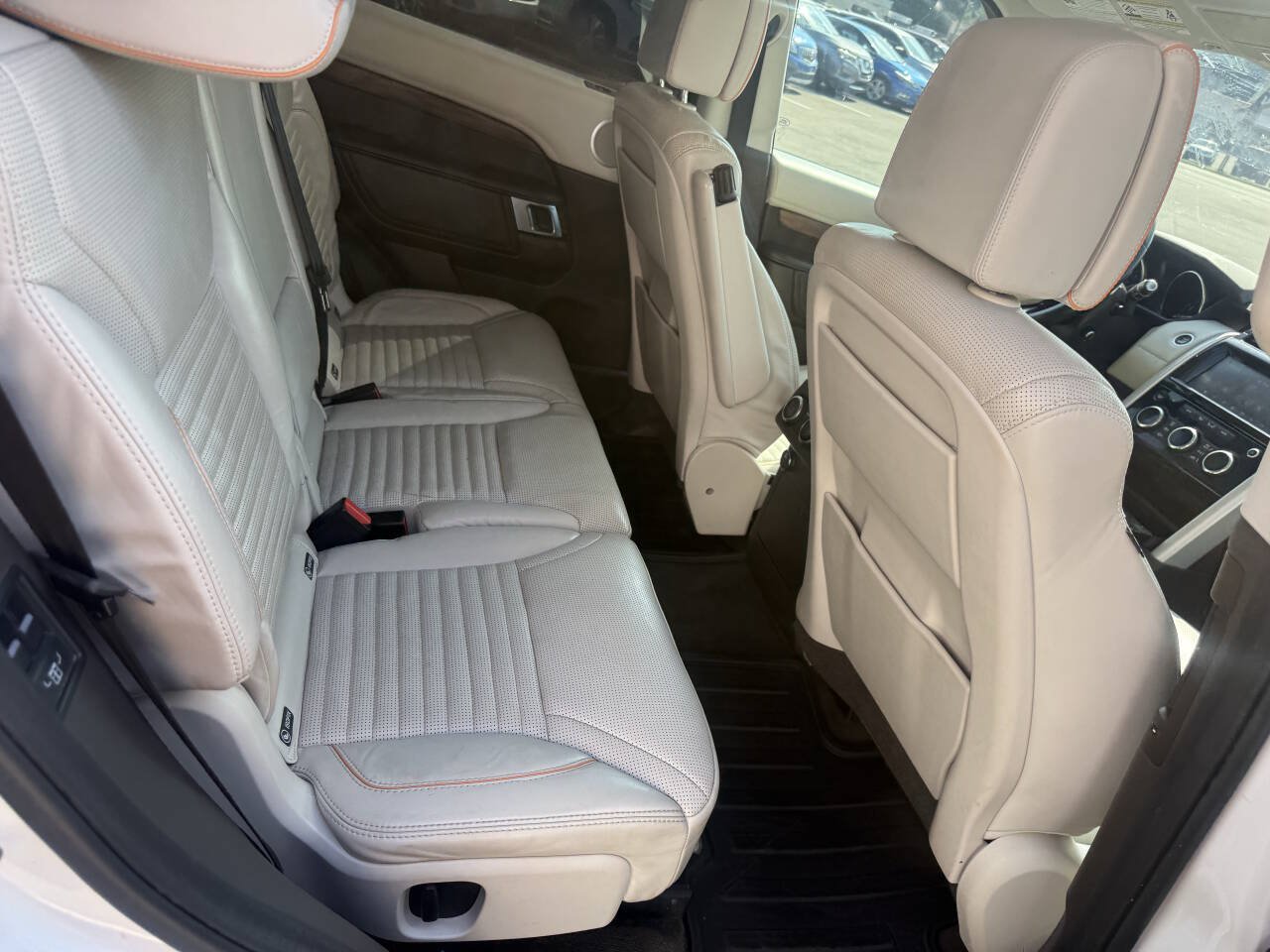 Used 2017 Land Rover Discovery HSE Luxury AWD/4WD image 18