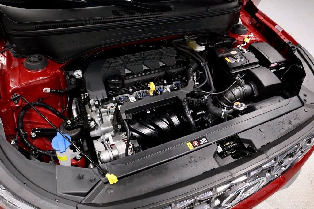 Certified 2025 Hyundai Venue SEL image 19