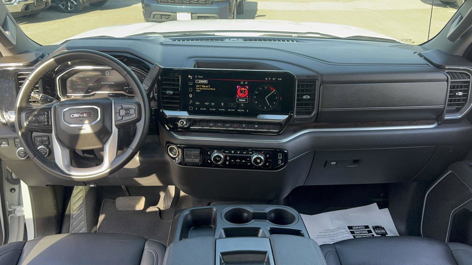 Used 2025 GMC Sierra 1500 SLT AWD/4WD image 14