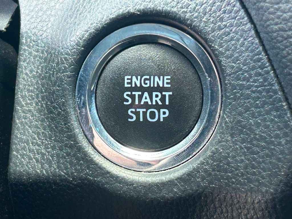 Used 2021 Toyota RAV4 XLE AWD/4WD image 17