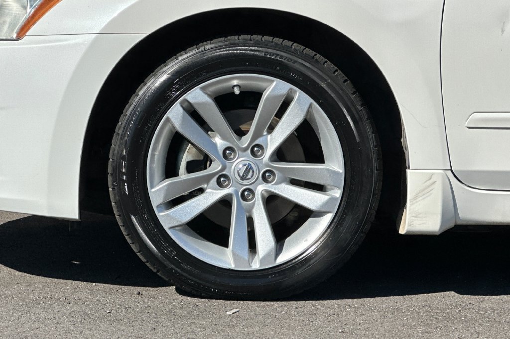 Used 2011 Nissan Altima 3.5 SR FWD image 10