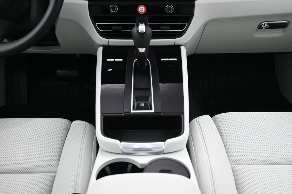 New 2026 Porsche Macan AWD/4WD image 10