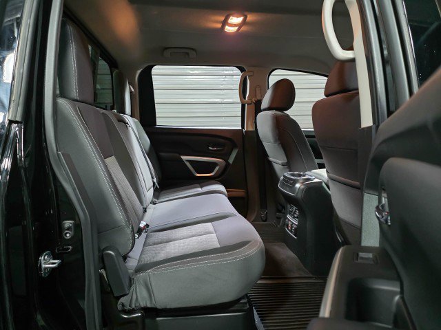 Used 2023 Nissan Titan SV w/ SV Convenience Package image 18