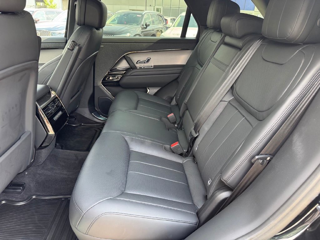 Certified 2025 Land Rover Range Rover Sport SE AWD/4WD image 9