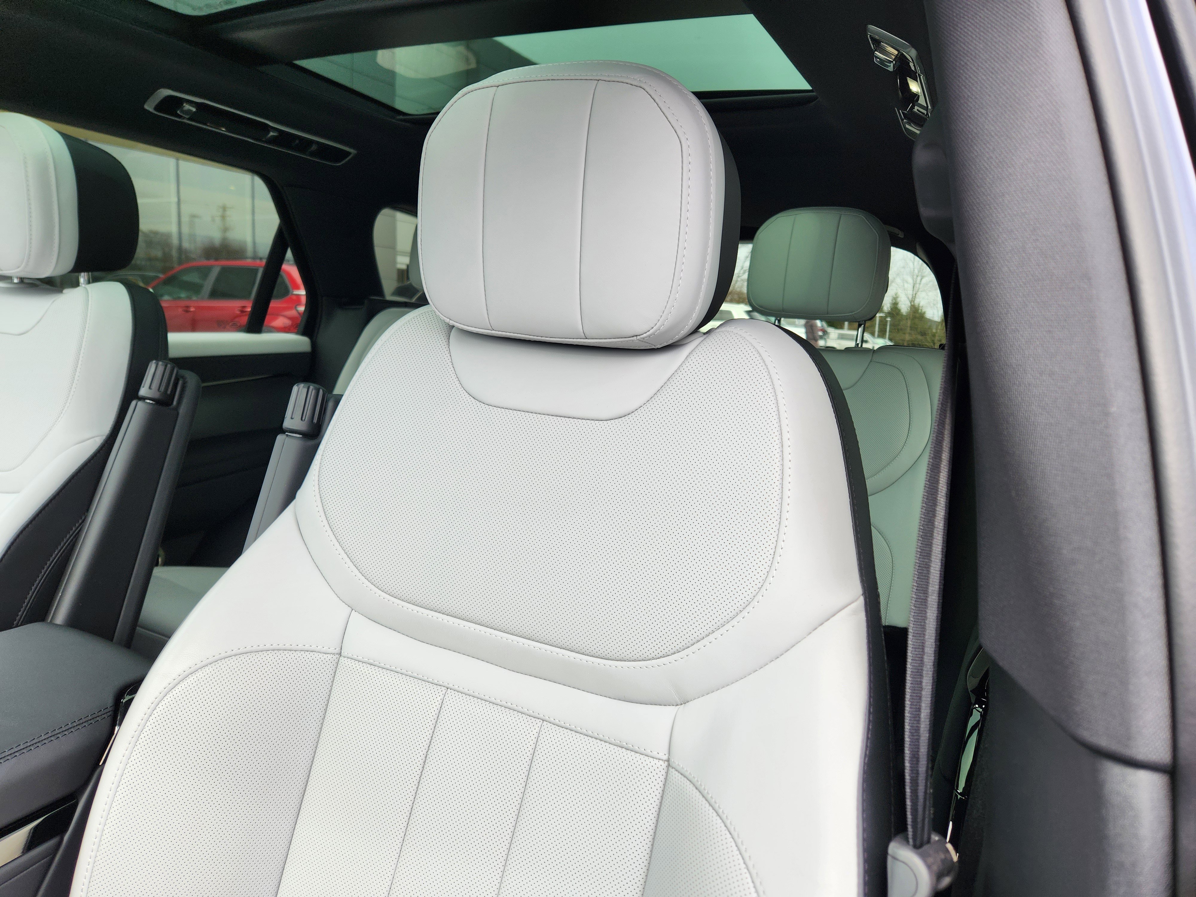 Certified 2025 Land Rover Range Rover Sport Dynamic SE image 11