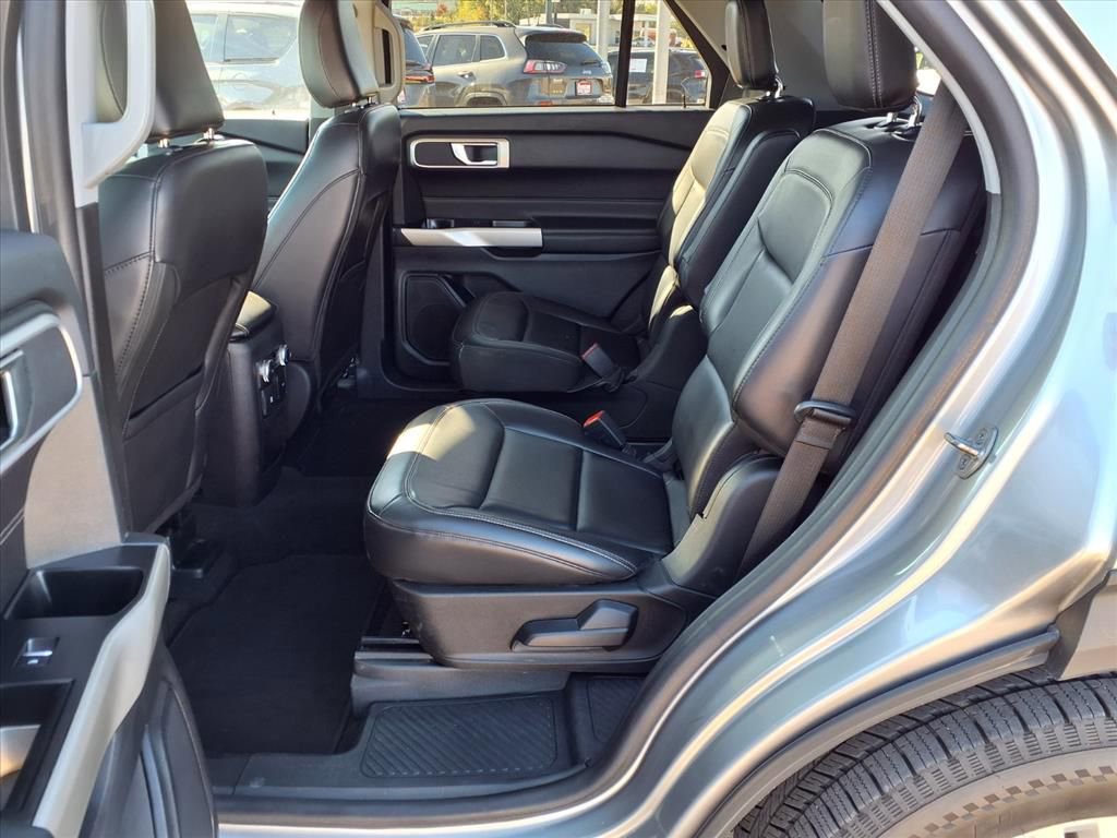 Used 2021 Ford Explorer XLT w/ Equipment Group 202A image 16