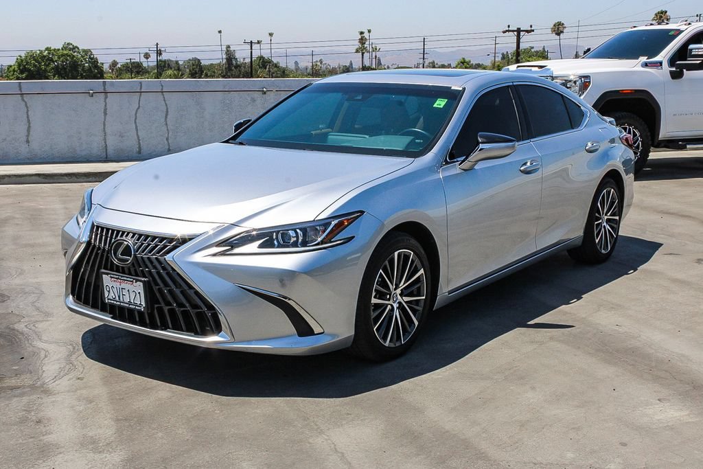 Used 2025 Lexus ES 300h w/ Premium Package FWD image 4