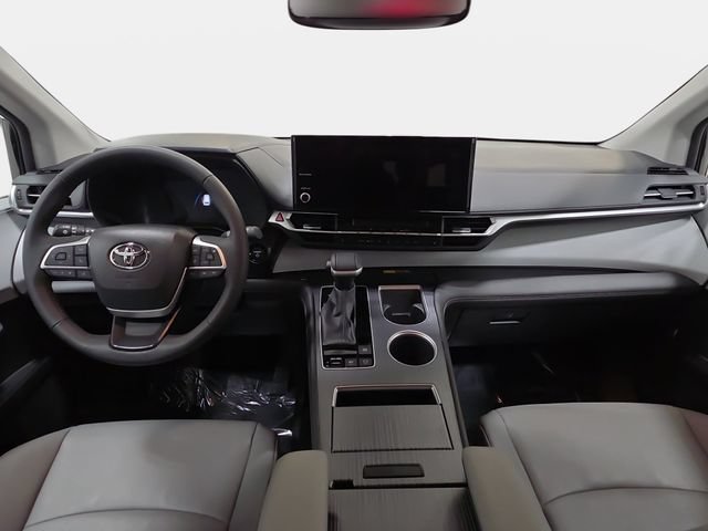 Certified 2026 Toyota Sienna XLE FWD image 9