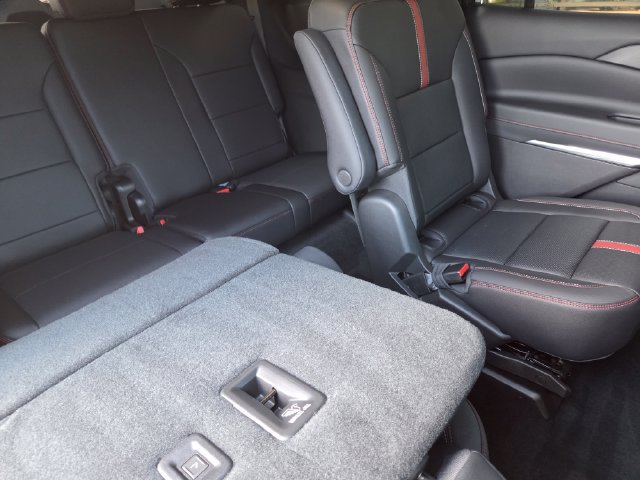 Used 2026 Chevrolet Traverse RS w/ LPO, Floor Liner Package AWD/4WD image 6