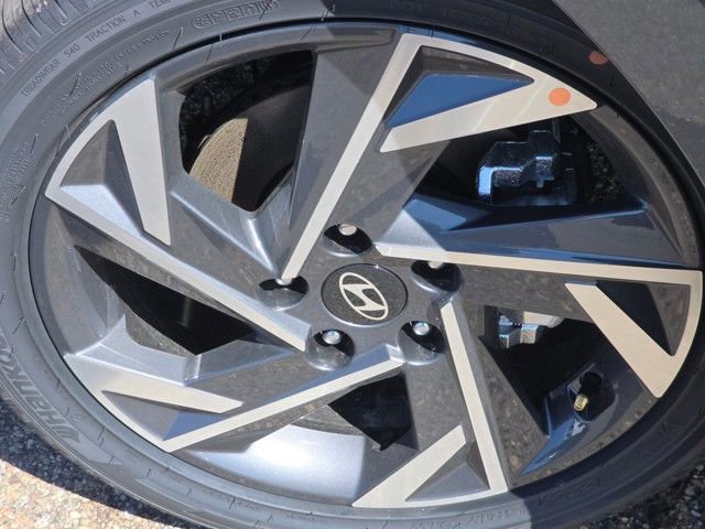 Certified 2025 Hyundai Elantra SEL image 14