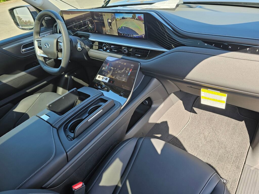 New 2025 INFINITI QX80 Pure image 3