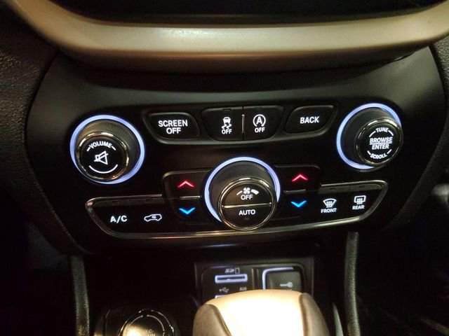 Used 2016 Jeep Cherokee Limited w/ Luxury Group image 19