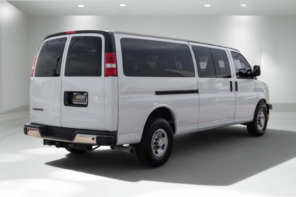 Used 2021 Chevrolet Express 3500 LS w/ Chrome Appearance Package RWD image 6