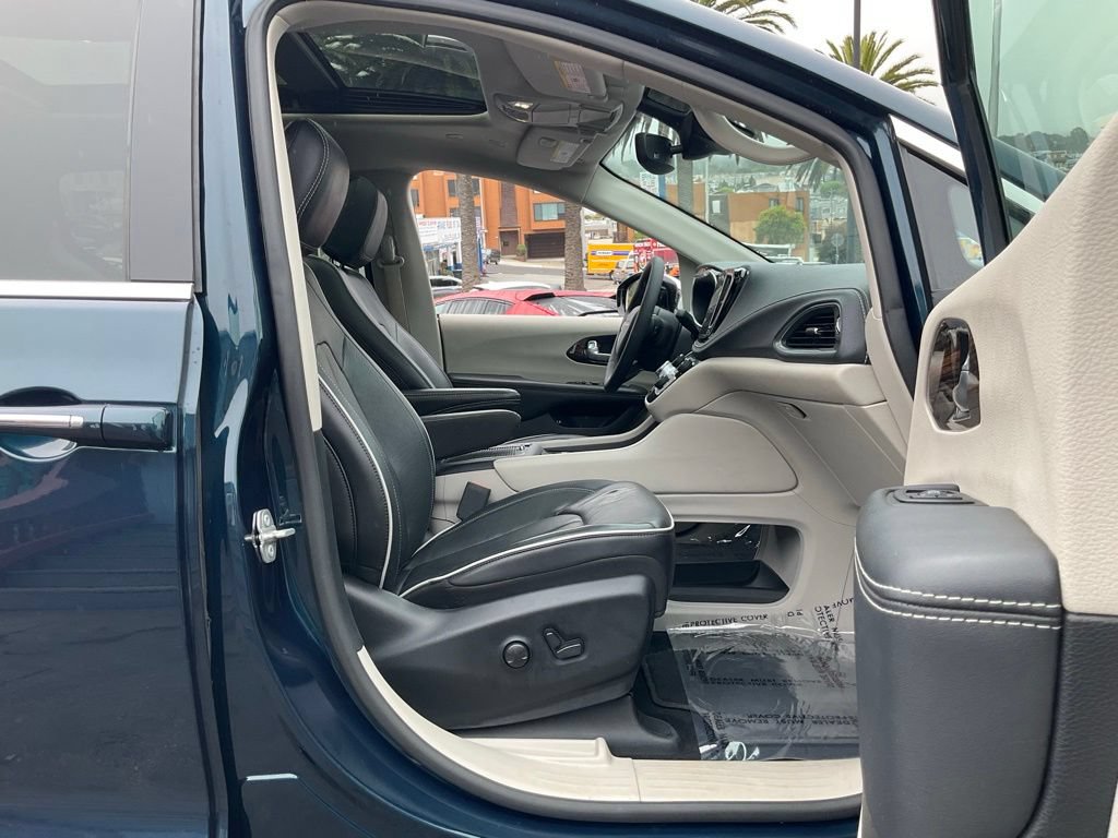 Used 2023 Chrysler Pacifica Limited FWD image 65
