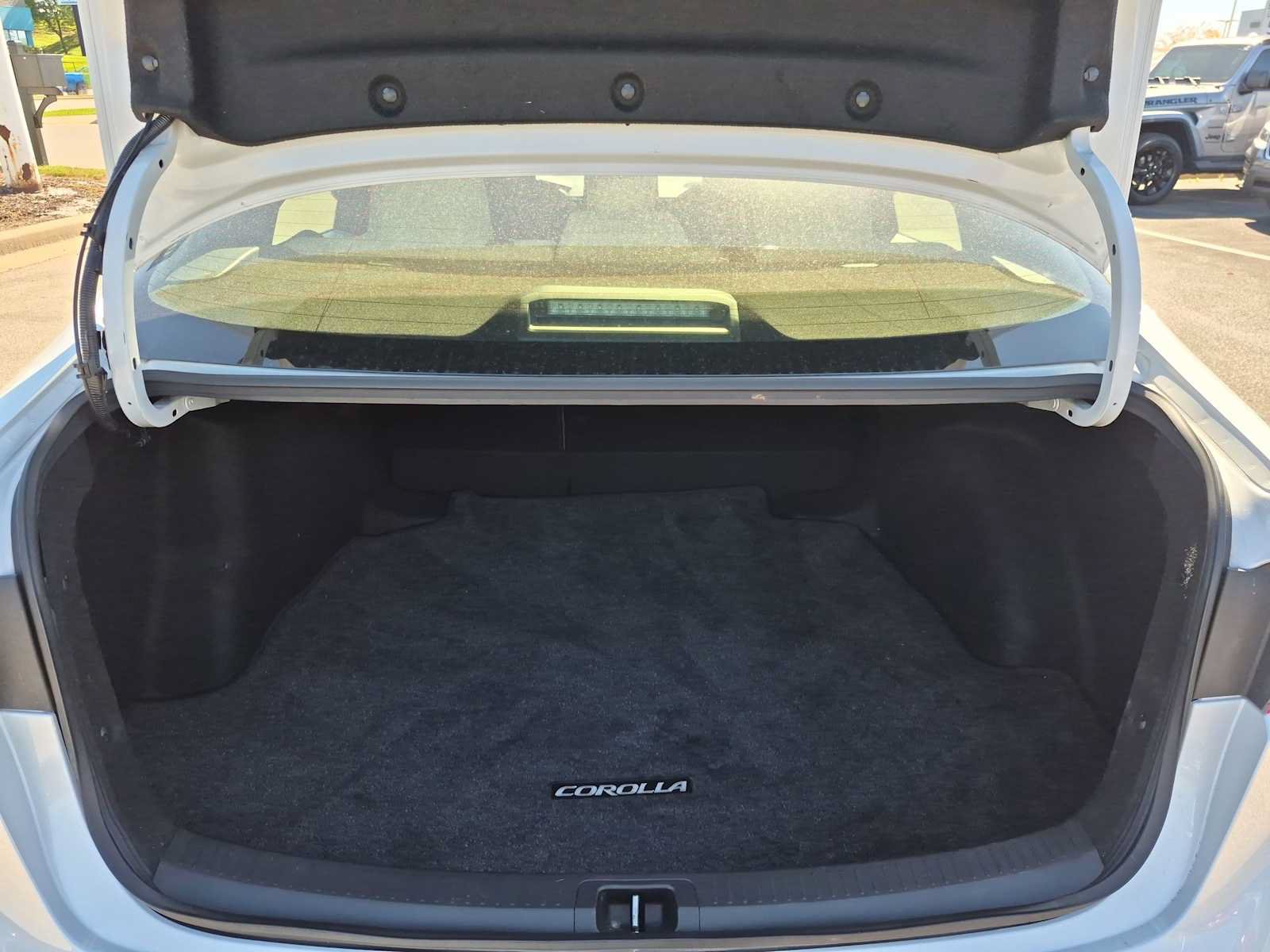 Used 2022 Toyota Corolla SE w/ Carpet Mat Package (TMS) FWD image 30