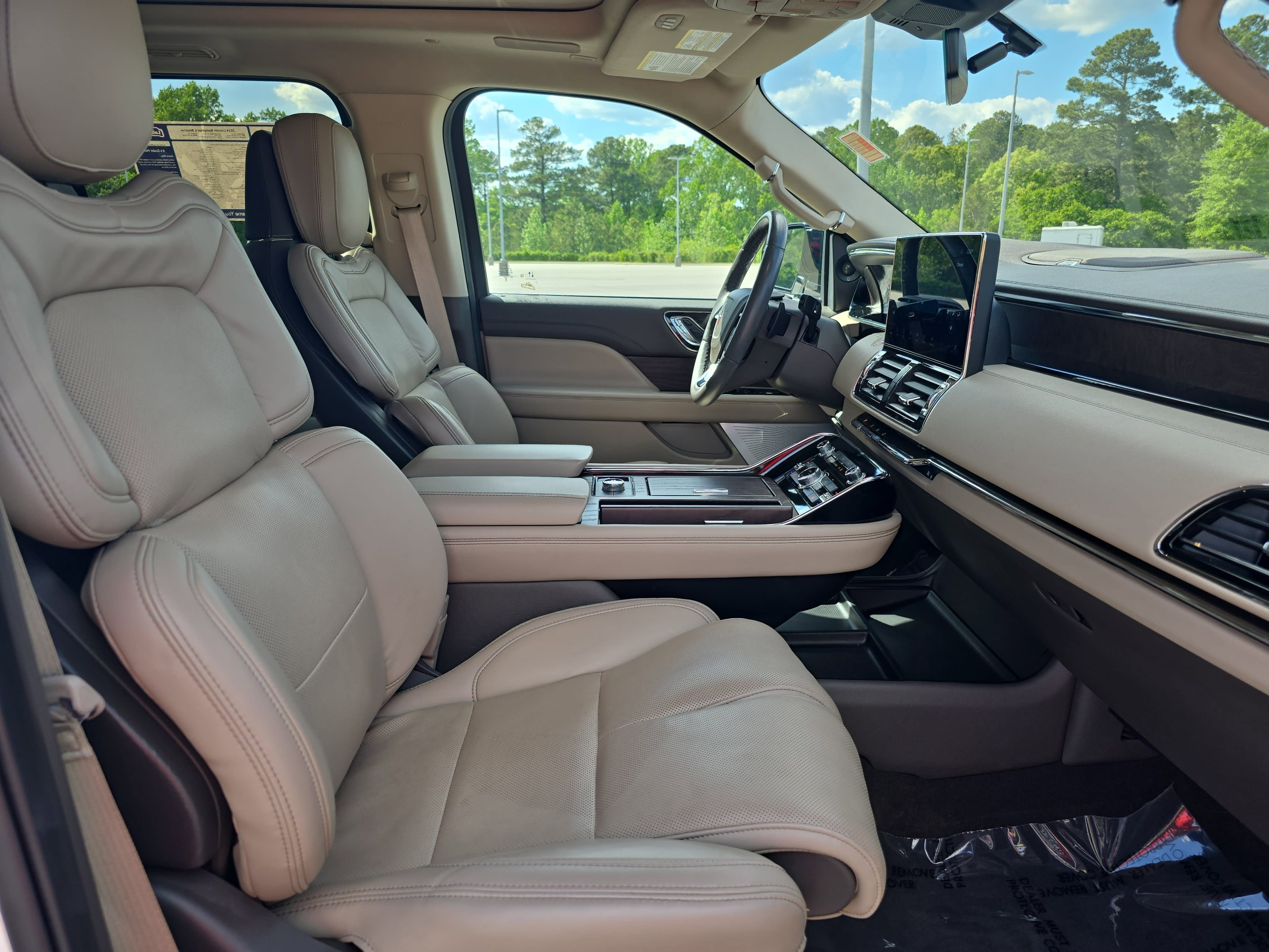 Certified 2024 Lincoln Navigator L Reserve AWD/4WD image 10