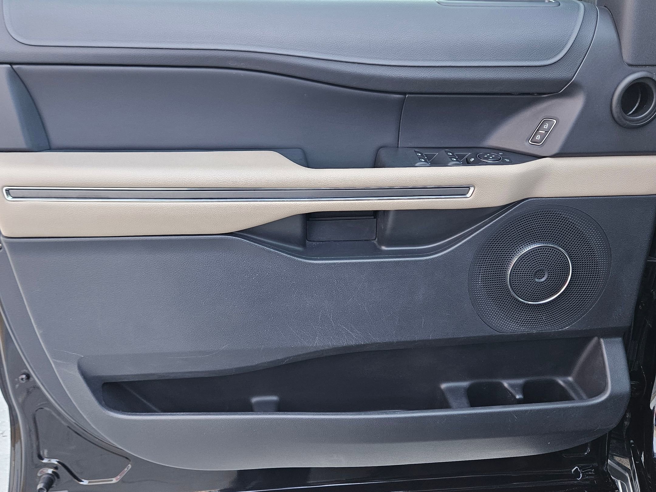 Used 2022 Ford Expedition Max XLT image 17