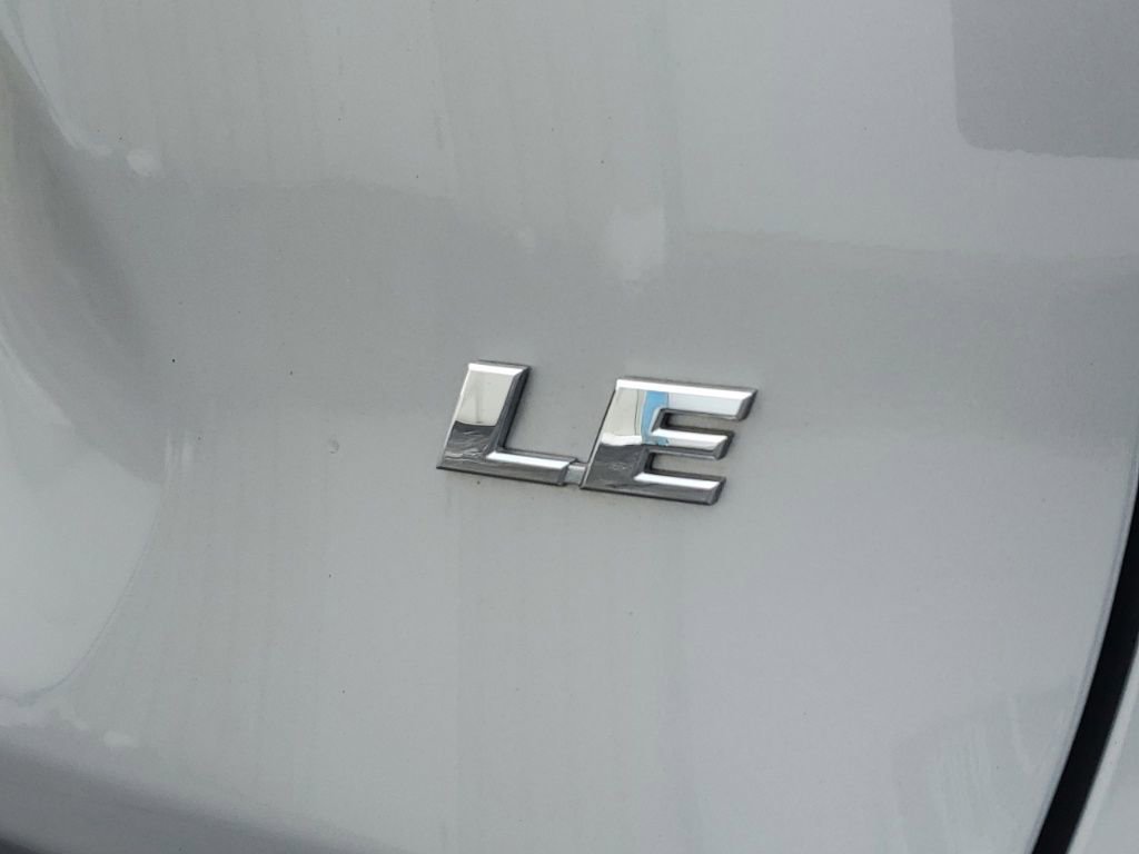 Used 2021 Toyota RAV4 LE image 10