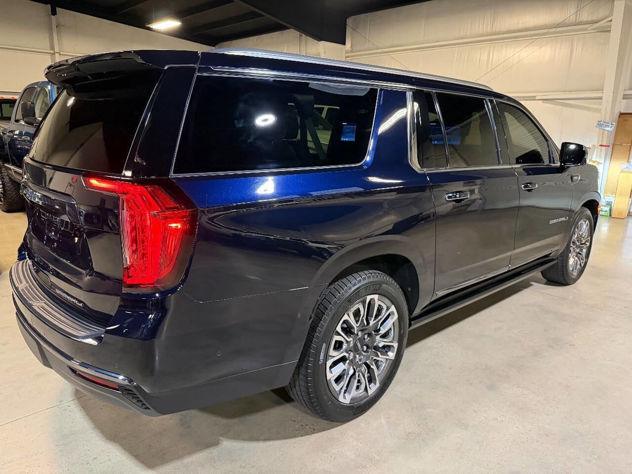 Used 2023 GMC Yukon XL Denali Ultimate image 6