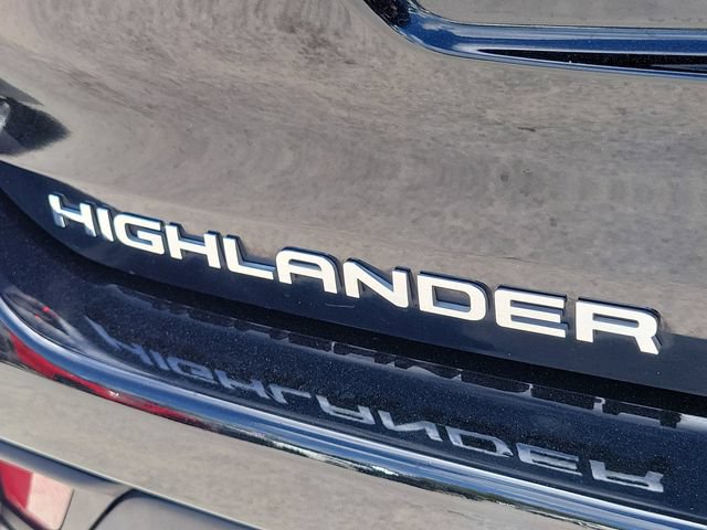 Used 2024 Toyota Highlander LE FWD image 29