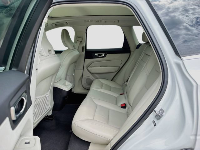 Used 2022 Volvo XC60 B5 Momentum w/ Protection Package Premier FWD image 20