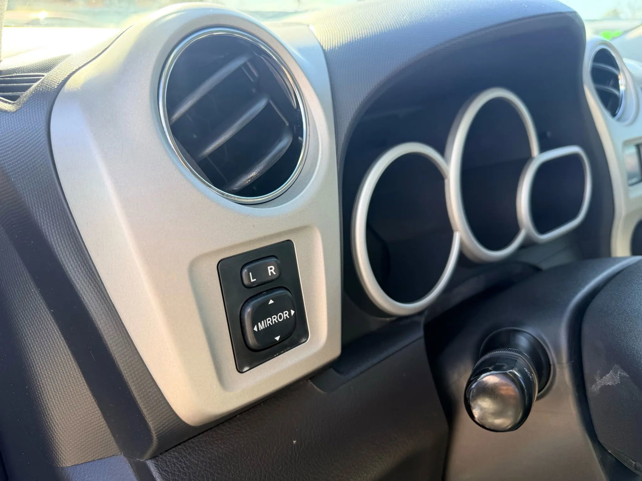 Used 2009 Toyota Matrix S image 18