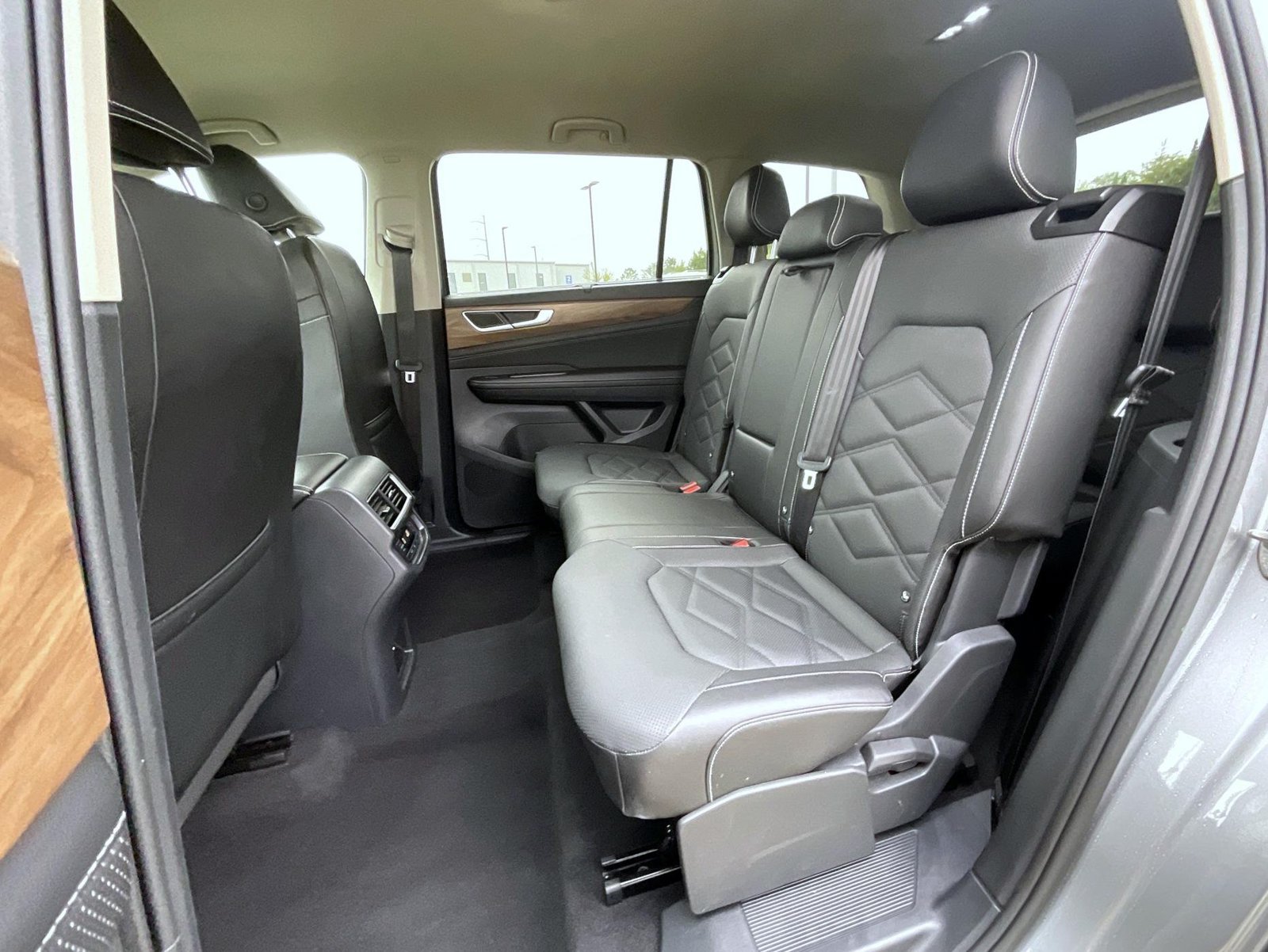 Used 2025 Volkswagen Atlas SE AWD/4WD image 19