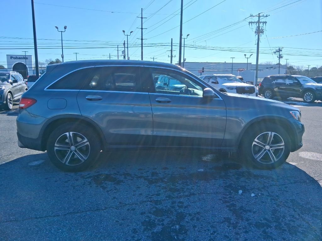 Used 2017 Mercedes-Benz GLC 300 4MATIC image 4