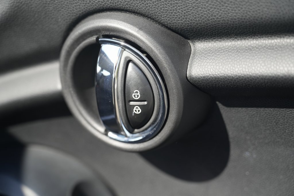 Used 2014 MINI Cooper 2-Door Hardtop image 29