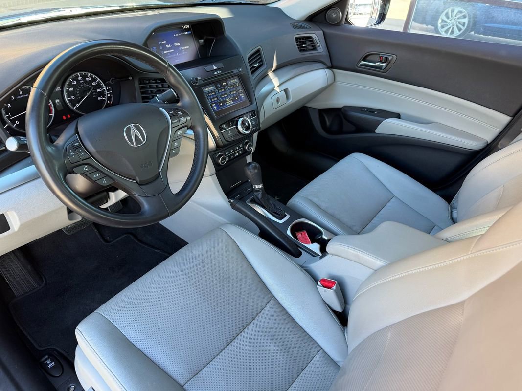 Used 2016 Acura ILX w/ Technology Plus Package image 2