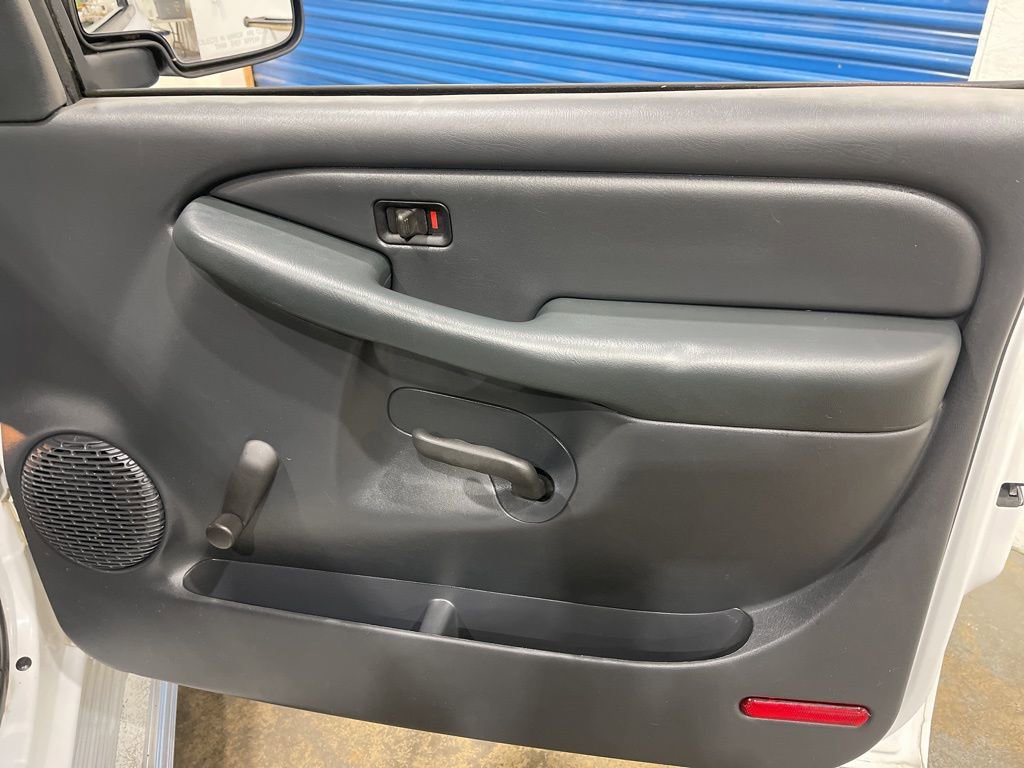 Used 2000 Chevrolet Silverado 1500 Base w/ Exterior Appearance Pkg image 17