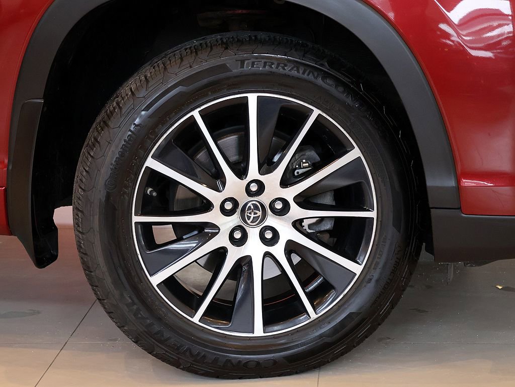 Used 2018 Toyota Highlander SE w/ Protection Package #3 AWD/4WD image 2