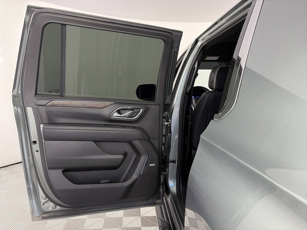 Used 2023 Chevrolet Suburban Premier image 12