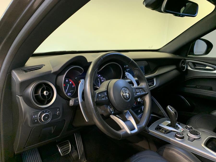 Used 2023 Alfa Romeo Stelvio Veloce image 8