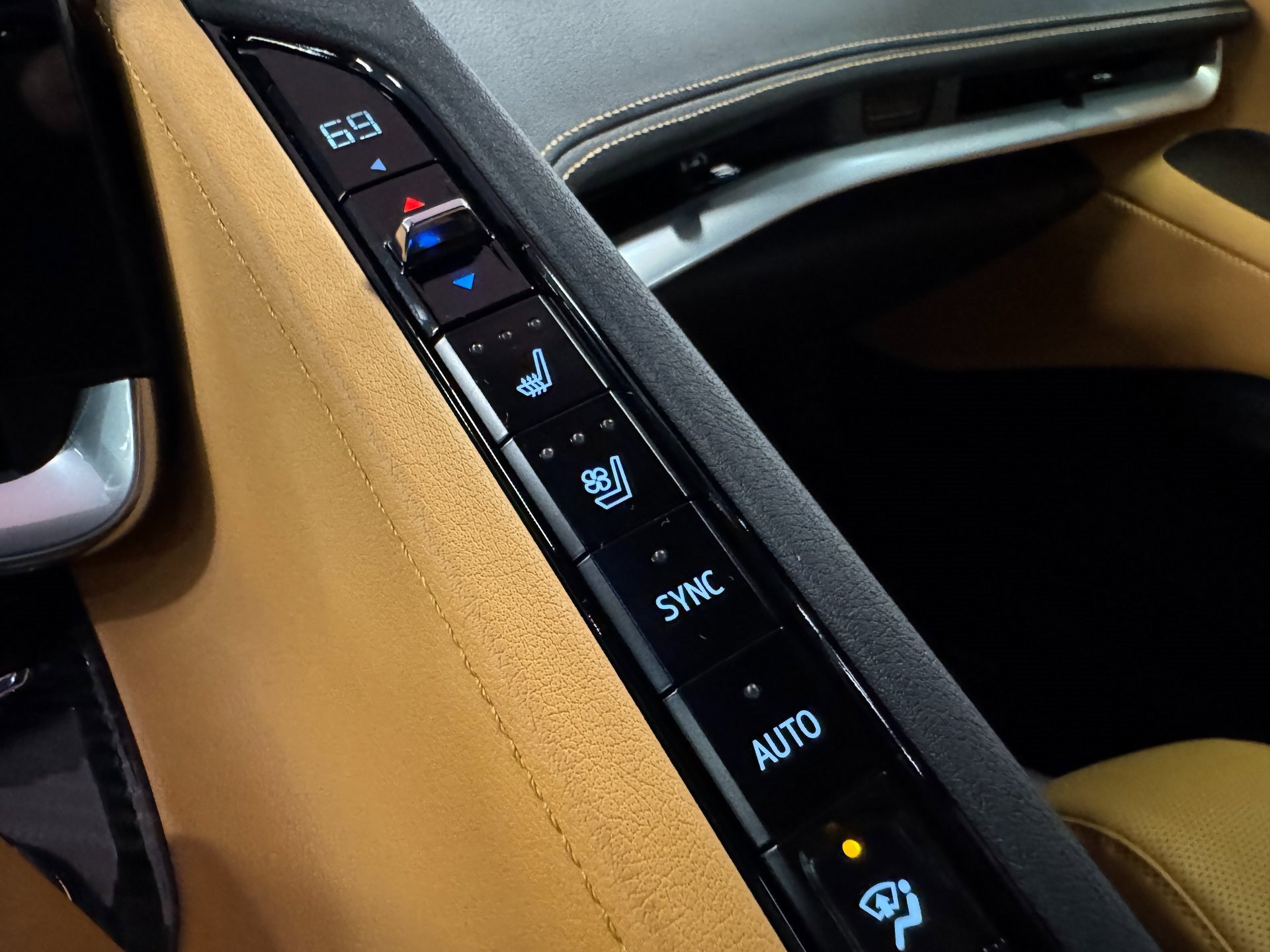 Used 2023 Chevrolet Corvette Stingray Preferred Cpe w/ 2LT image 35