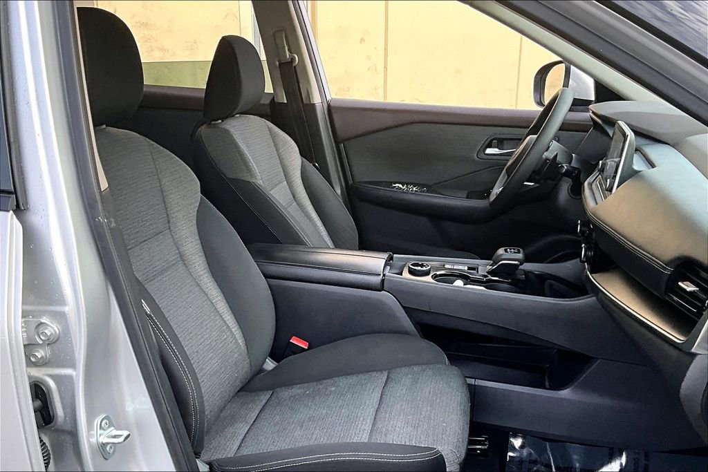 Used 2021 Nissan Rogue SV image 27