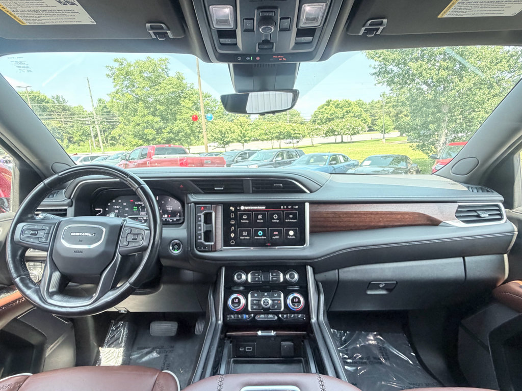 Used 2023 GMC Yukon Denali Ultimate AWD/4WD image 12