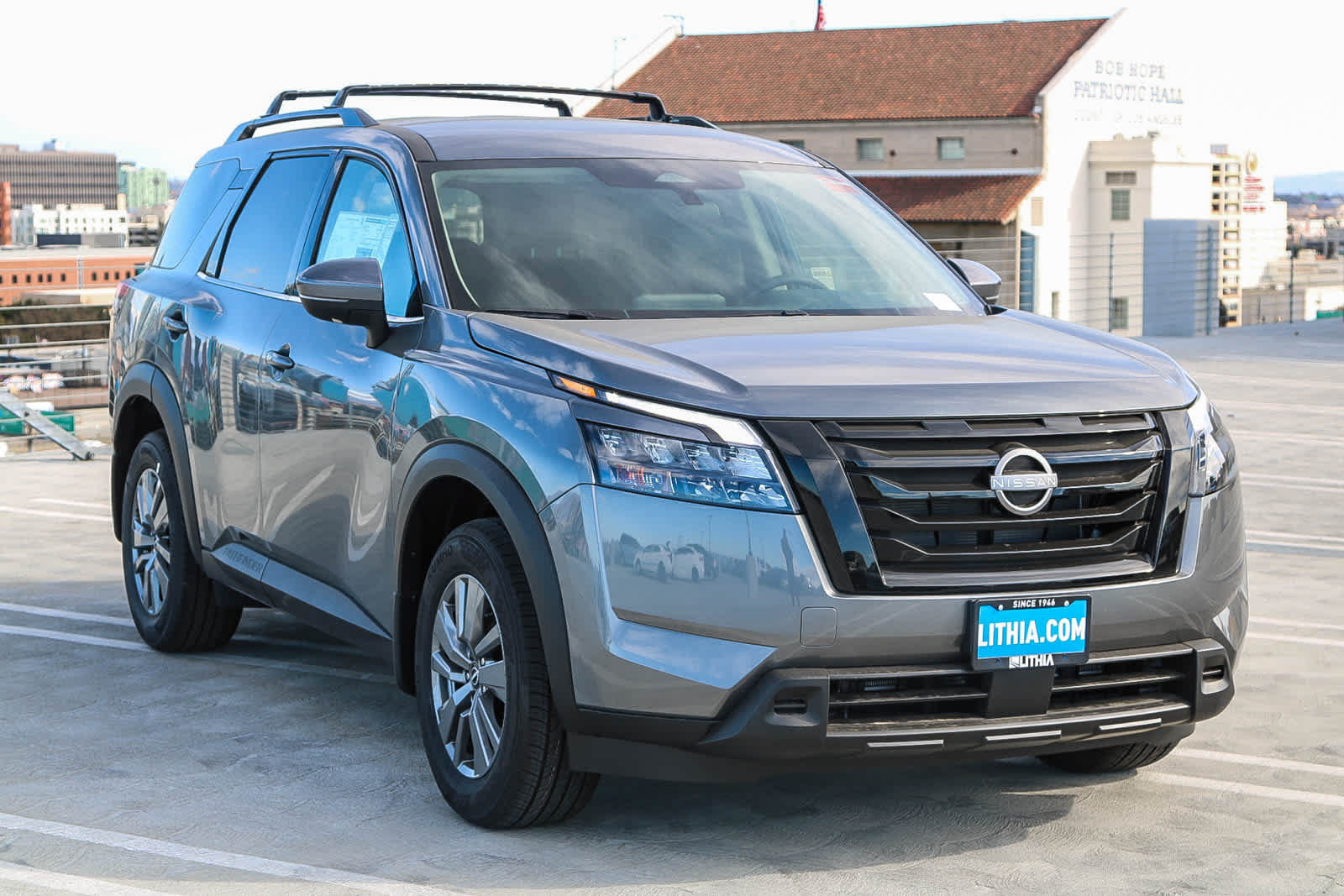New 2025 Nissan Pathfinder SV w/ Black Appearance Package FWD image 3
