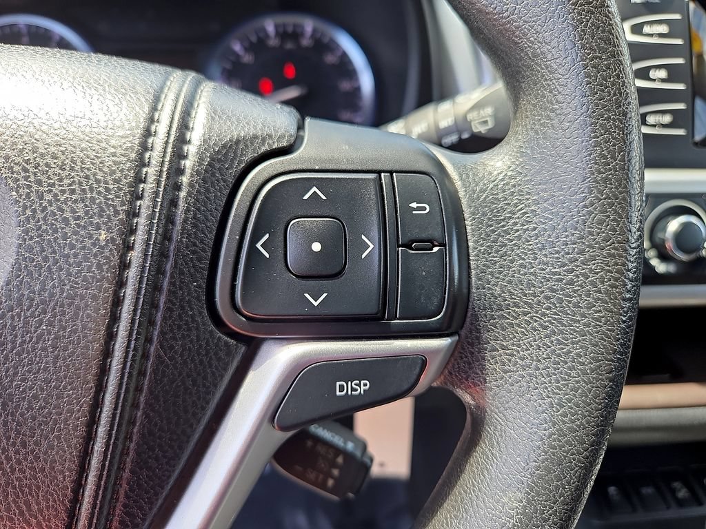 Used 2014 Toyota Highlander LE AWD/4WD image 23