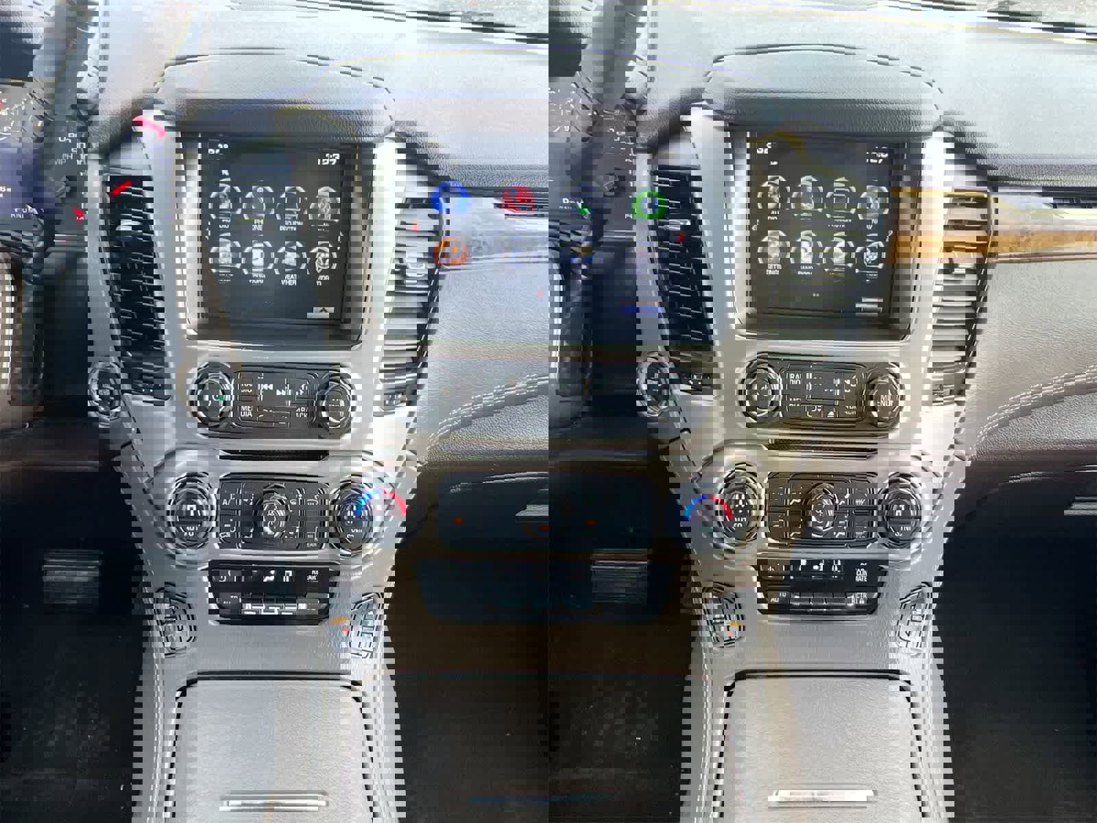 Used 2016 GMC Yukon Denali w/ Open Road Package image 26