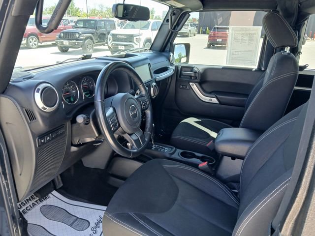 Used 2018 Jeep Wrangler Rubicon w/ Power Convenience Group AWD/4WD image 13