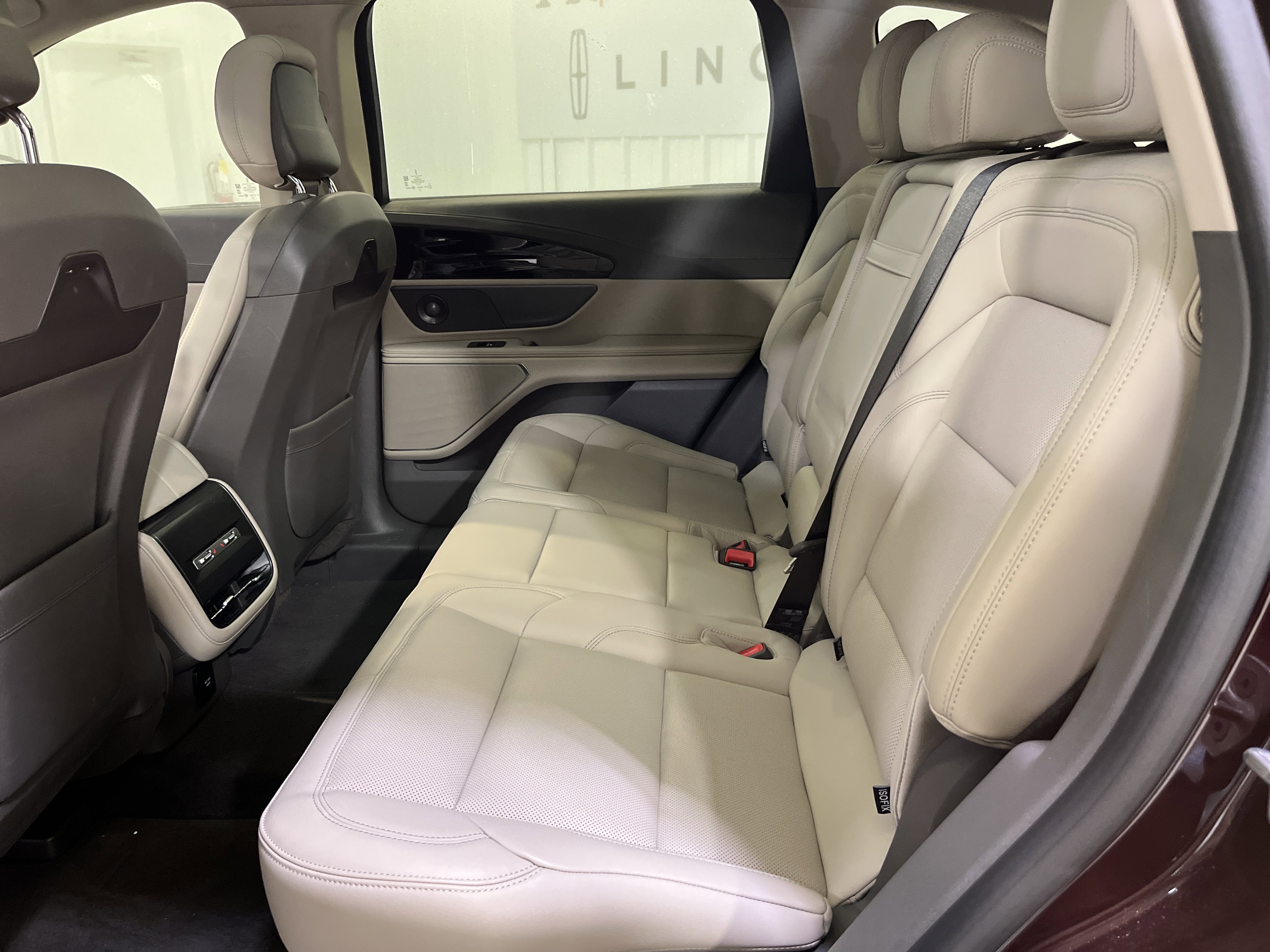 Used 2024 Lincoln Nautilus Premier w/ Equipment Group 102A image 11