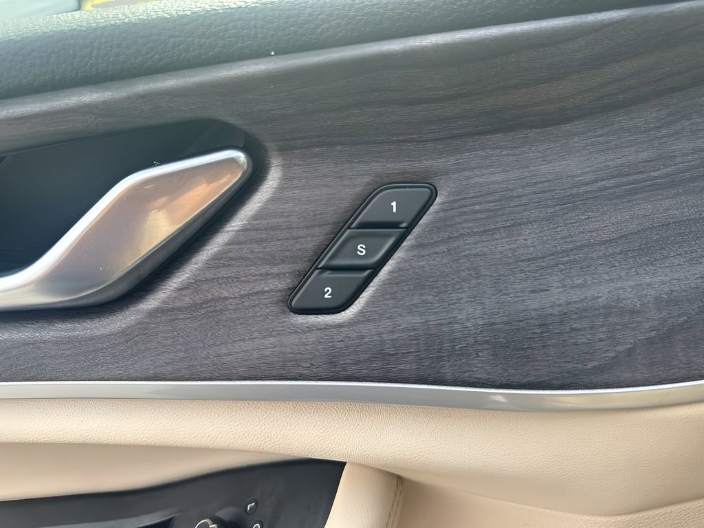 Used 2021 Jeep Grand Cherokee L Limited w/ Luxury Tech Group II image 11