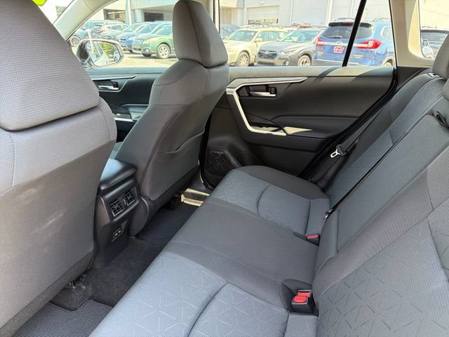 Used 2025 Toyota RAV4 XLE AWD/4WD image 21