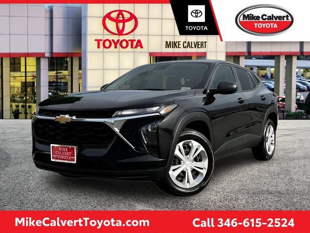 Used 2025 Chevrolet Trax LS FWD image 1