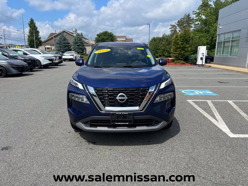 Used 2023 Nissan Rogue SV AWD/4WD image 2