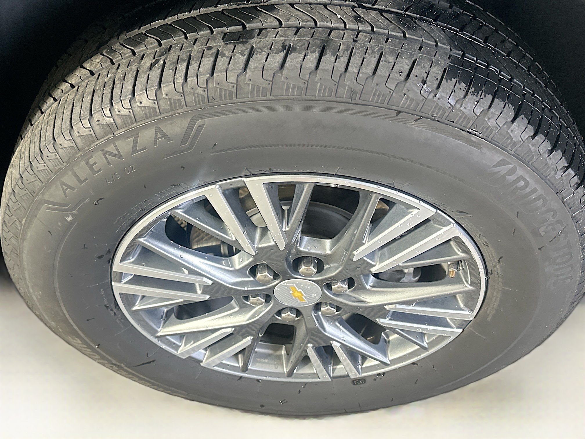 Used 2025 Chevrolet Traverse LT FWD image 11
