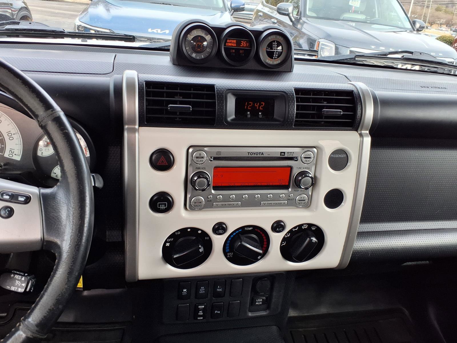 Used 2011 Toyota FJ Cruiser Base image 17