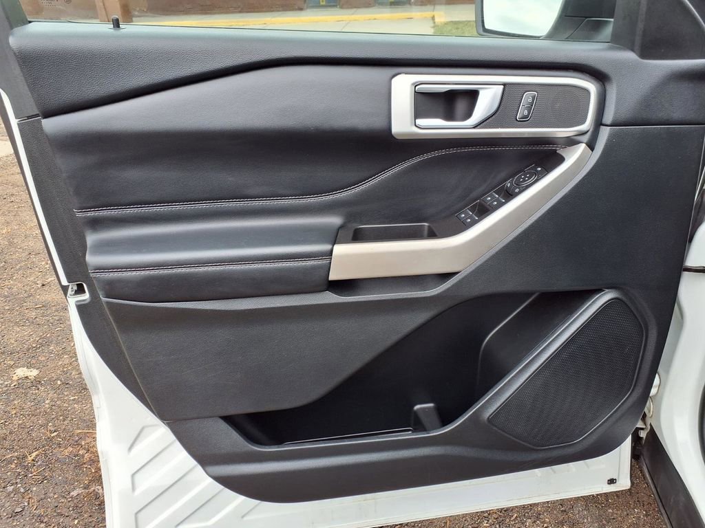 Certified 2022 Ford Explorer XLT w/ Equipment Group 202A image 14