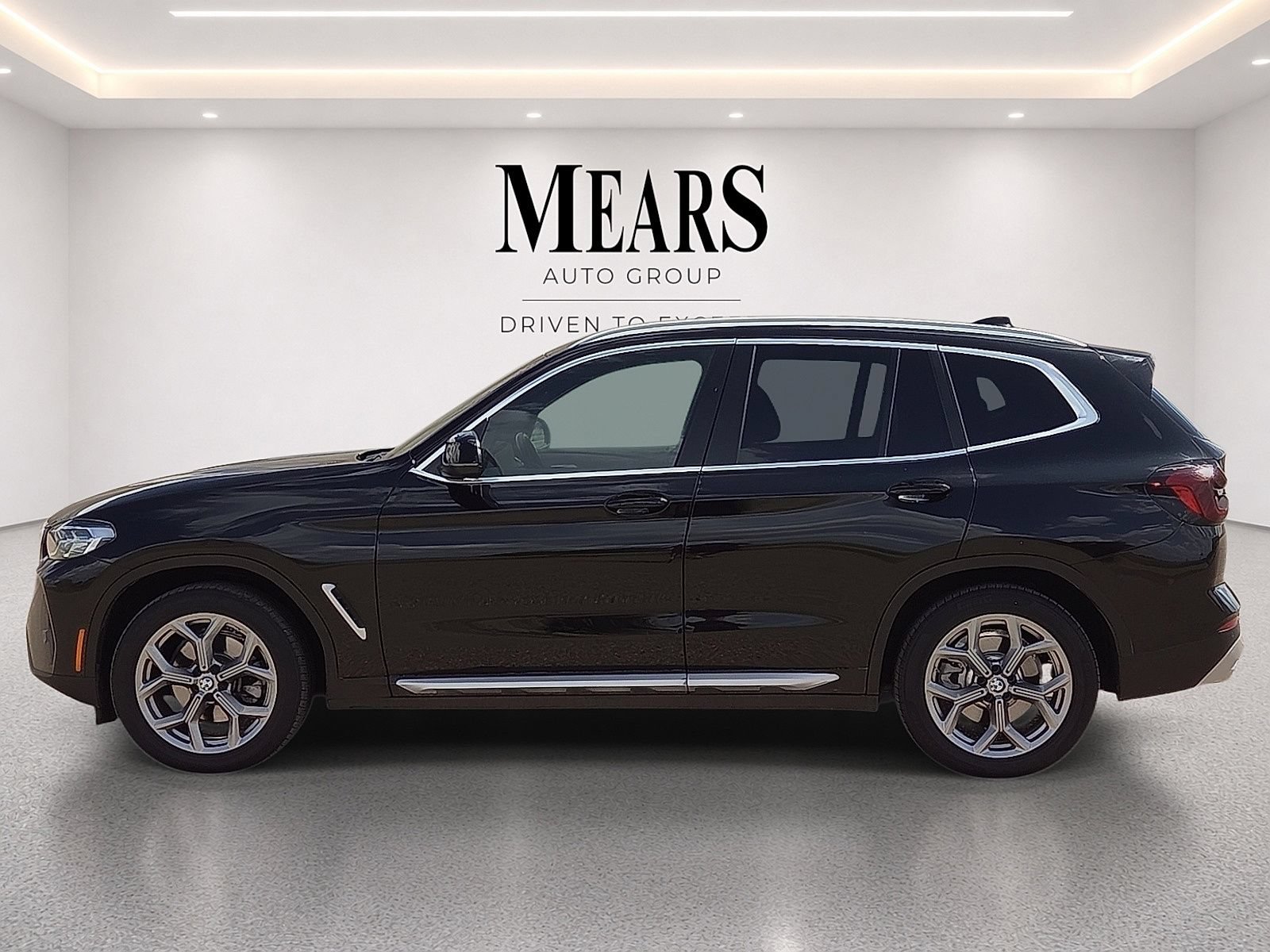 Used 2023 BMW X3 xDrive30i w/ Convenience Package AWD/4WD image 2